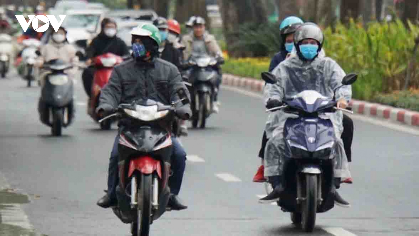 Temperatures drop 10 degrees as strong cold spell hits Vietnam